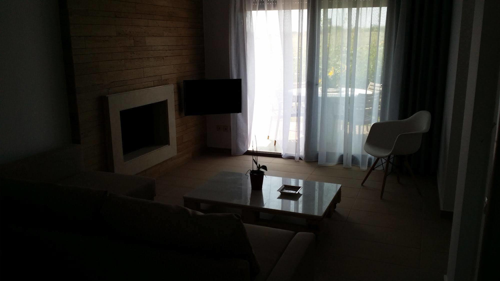 Niovi Boutique Apartments アフィトス エクステリア 写真