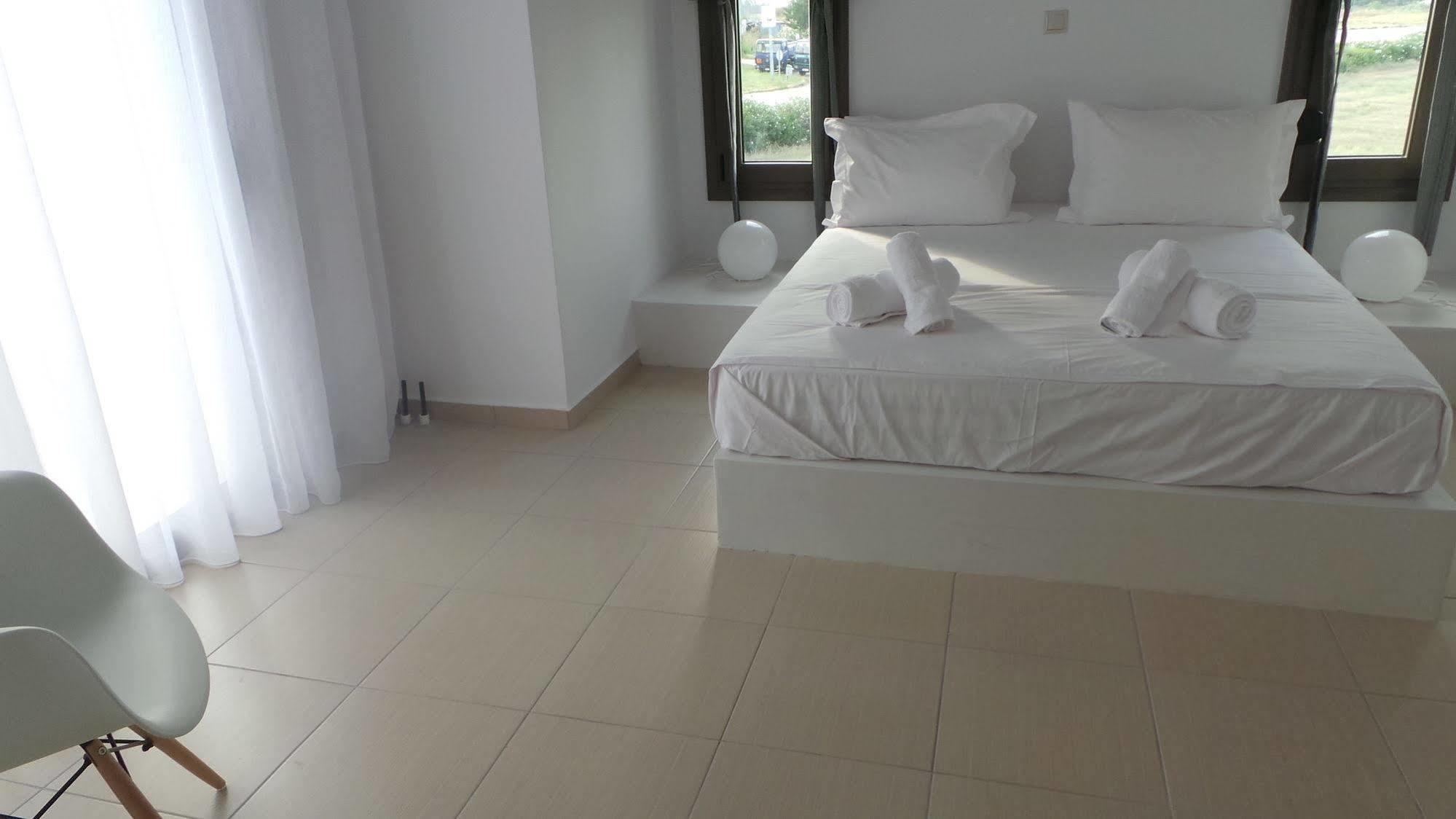 Niovi Boutique Apartments アフィトス エクステリア 写真